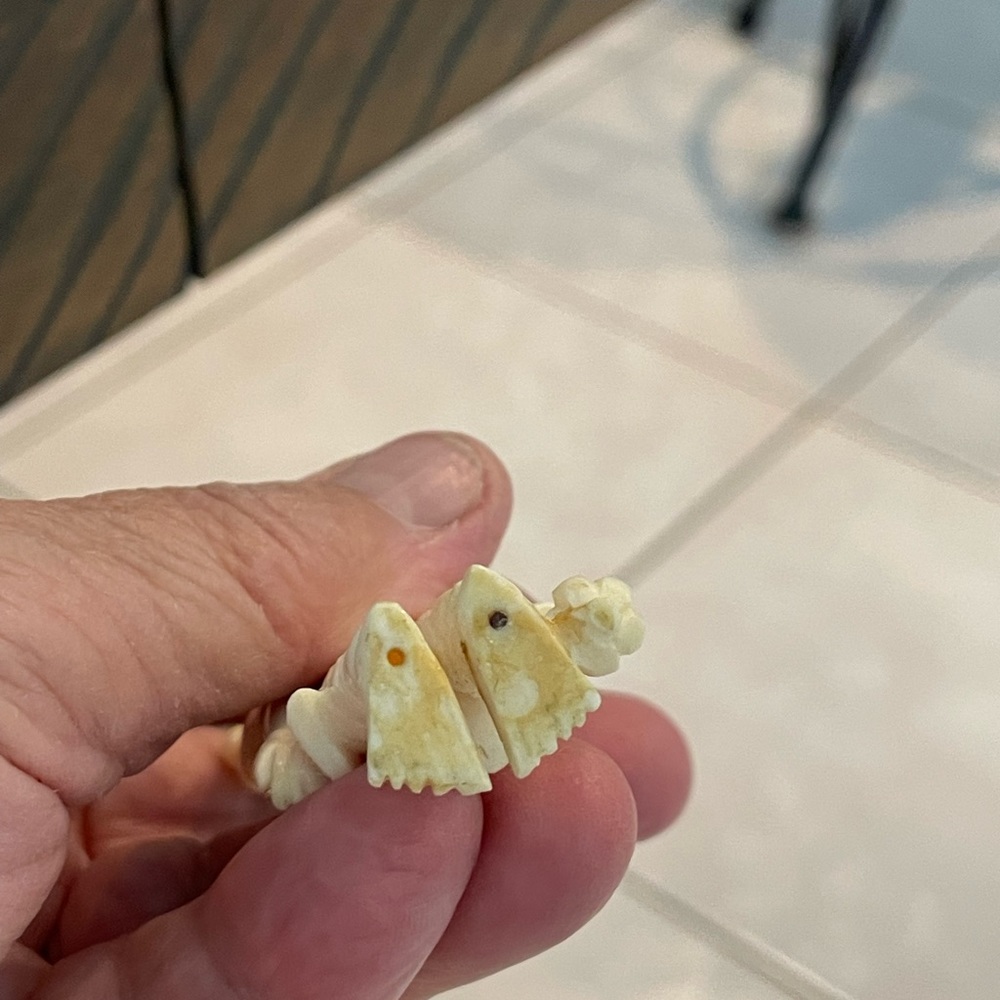 Vintage carved bone or ivory piece - Picture 4 of 7
